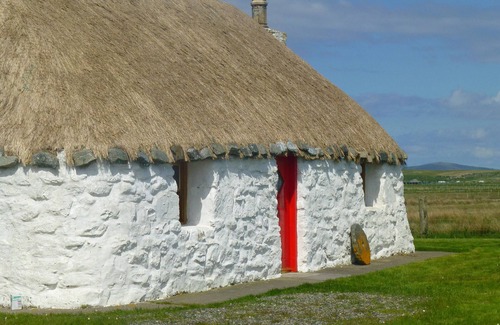 Isle of North Uist Cottage | Welcome to our romantic, traditional thatched blackhouse; an ideal retreat