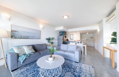 Airlie Beach Apartment | Welcome to Paradise Palms, where coastal living meets resort luxury