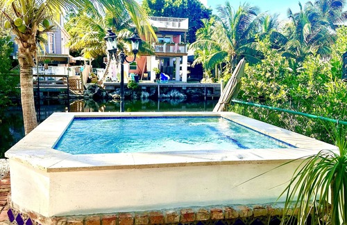 Twin Lakes House | Welcome to Paradise/Waterfront Retreat/Jacuzzi Outdoor kitchen & Entertainment