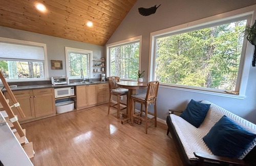 Quathiaski Cove House | Welcome to Raven's Bluff Guest House.a bird's eye view.