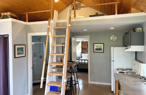Quathiaski Cove House | Welcome to Raven's Bluff Guest House.a bird's eye view.