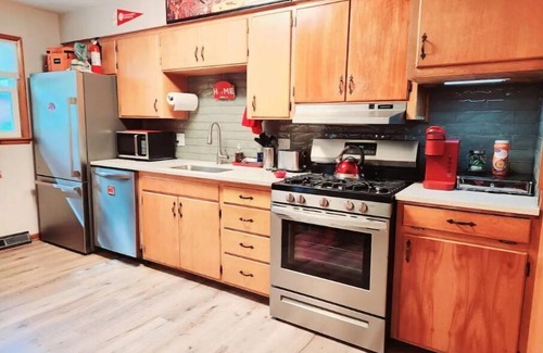 Normal House | Welcome to Redbird Ranch: Your Cozy Campus Retreat at Illinois State