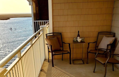Crisfield Condo | Welcome to the best view in Crisfield! top floor condo!