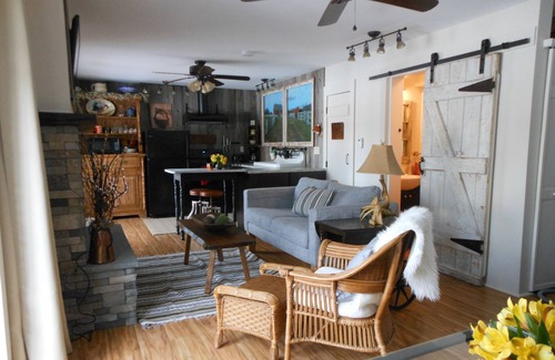 Red Hook Apartment | WELCOME TO THE COUNTRY - LAKE FRONT PROPERTY - THE FOX DEN STUDIO