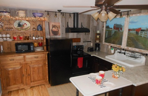 Red Hook Apartment | WELCOME TO THE COUNTRY - LAKE FRONT PROPERTY - THE FOX DEN STUDIO