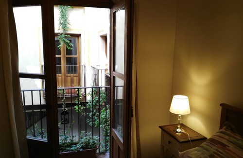 Toledo City Center Apartment | Welcome to the Hear of Toledo. Enjoy it.