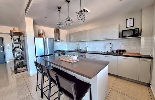 Nachlaot Apartment | Welcome to «The Jasper» by MPJ vacation Rentals Ltd