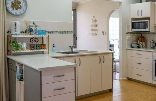 Tin Can Bay House | Welcome to "The Lazy Pelican"