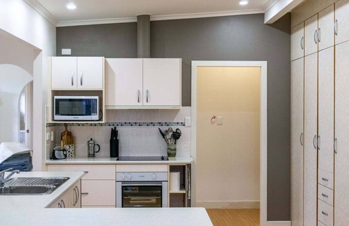 Tin Can Bay House | Welcome to "The Lazy Pelican"