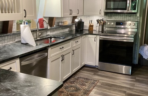 Blairsville House | Welcome to the Lazy Daze Chalet - a quaint all-season lake front cabin