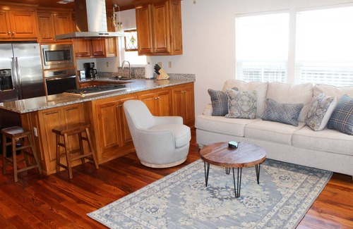 Gulfport Cottage | Welcome to The Oyster Shack! The Coast's cutest coastal cottage!