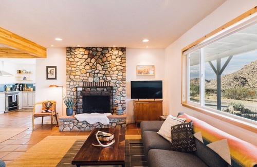 Joshua Tree Highlands House | Welcome to the Roadrunner House! Ideally located 5 minutes from JTNP and town of JT.