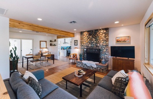 Joshua Tree Highlands House | Welcome to the Roadrunner House! Ideally located 5 minutes from JTNP and town of JT.