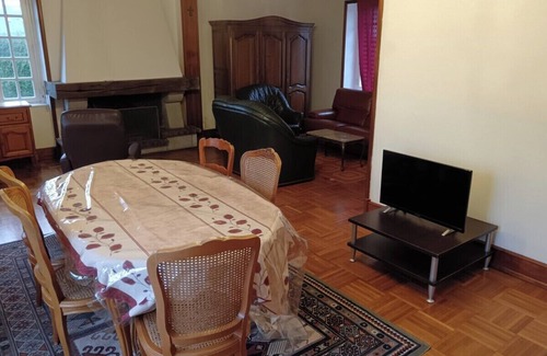 Carhaix-Plouguer House | Welcome to this charming room located at 32 avenue Victor Hugo.