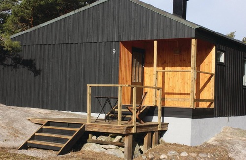 Stromstad House | Welcome to this lovely cottage 6 km from Strömstad, and only 150 m from the sea.