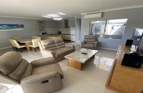 Jurien Bay Villa | Welcome to Unit 36 Seafront Estate, within a stunning complex located right in the heart of Jurien B