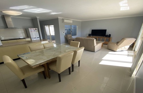 Jurien Bay Villa | Welcome to Unit 36 Seafront Estate, within a stunning complex located right in the heart of Jurien B