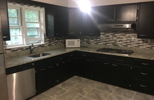 White Oak House | Welcome to your cozy cleaned home with 7 rooms, 10 beds, and 3 full bathrooms