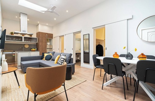 el Fort Pienc Apartment | Welcome to your stylish retreat in the heart of Barcelona!