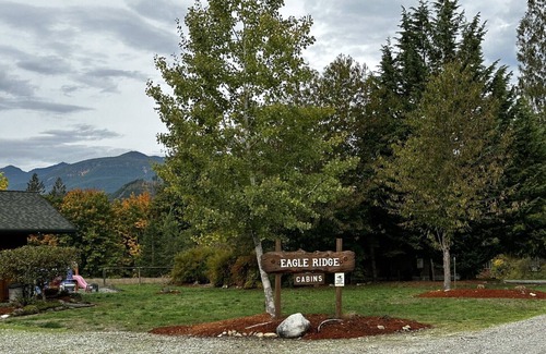 Concrete Cottage | Welcome to your year-round mountain getaway and historic ranch in the foothills of the North Cascades!