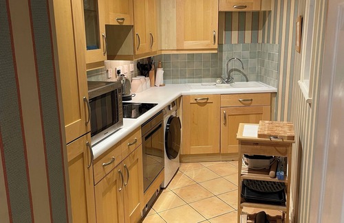 Castle Baynard Apartment | Welcoming 2-bedroom apartment with WiFi in vibrant London