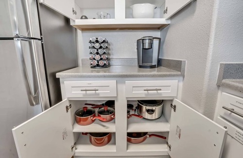 Clearfield Apartment | Welcoming 2BR Pool Gym Near Hill AFB Lagoon