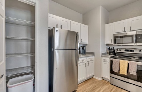 Clearfield Apartment | Welcoming 2BR Pool Gym Near Hill AFB Lagoon