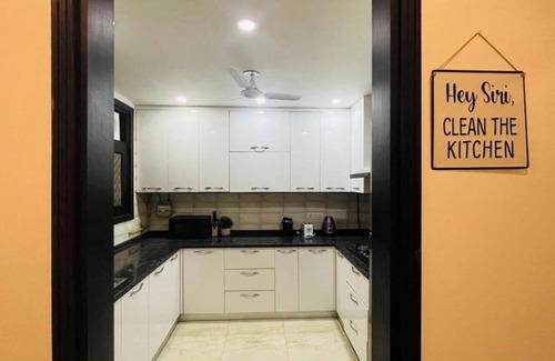 Greater Kailash Apartment | Welcoming 3-bedroom apartment with WiFi in vibrant New Delhi - Greater kailash