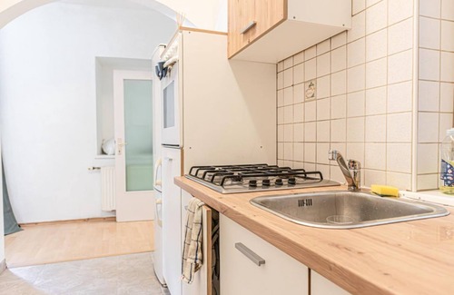 Rudolfsheim-Funfhaus Apartment | Welcoming 3BR Budget Apt. Well Connected