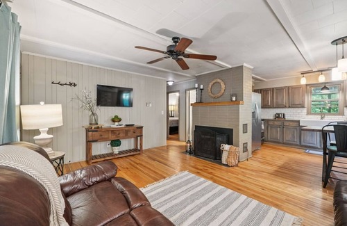 Linville Falls Cabin | Welcoming 4-bedroom cabin near Linville Falls