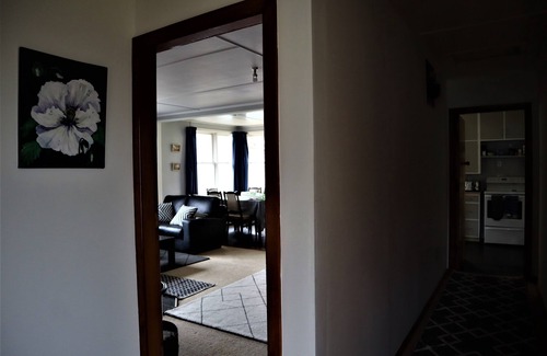 Haast House | Welcoming and well loved older house centrally located in Haast township