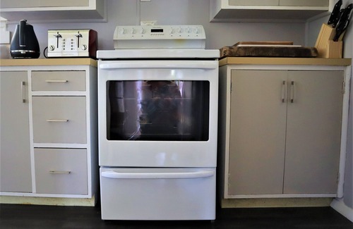 Haast House | Welcoming and well loved older house centrally located in Haast township