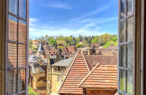 Sarlat-la-Caneda Apartment | Welcoming apartment with stunning views of Medieval Sarlat