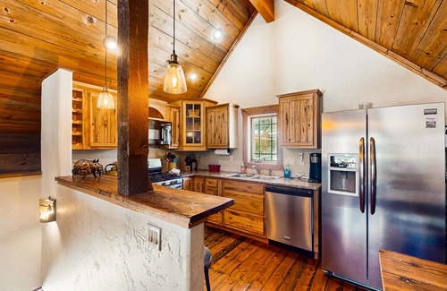 Grand Lake Cabin | Welcoming cabin with mountain views, dog-friendly, BBQ grill, and family comfort