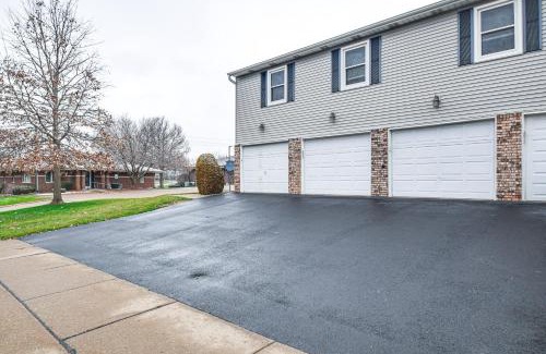 Quad Cities Apartment | Welcoming Condo in Davenport Central Location!