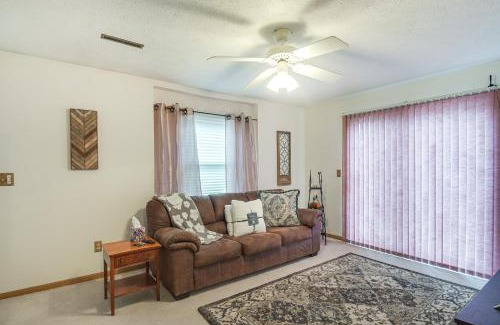 Quad Cities Apartment | Welcoming Condo in Davenport Central Location!