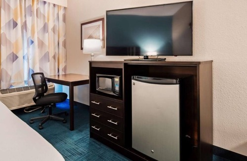 Blaine Hotel | Welcoming & Convenient Stay | Free Breakfast | Great Location
