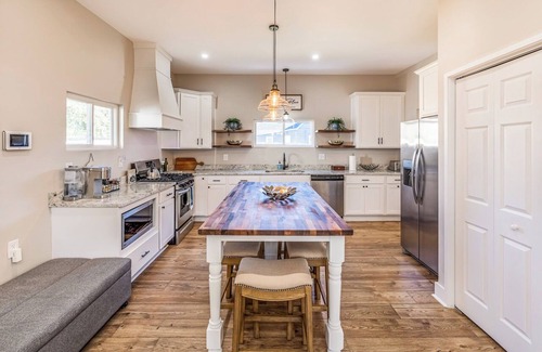 Dunean House | Welcoming cottage in charming Greenville, just minutes from Downtown.