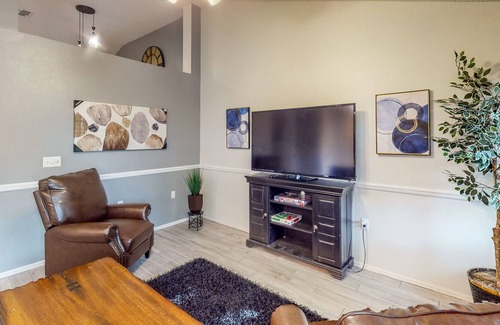 Cibolo House | Welcoming Home with Big Fenced Yard & Alfresco Dining - Updated Kitchen, WiFi