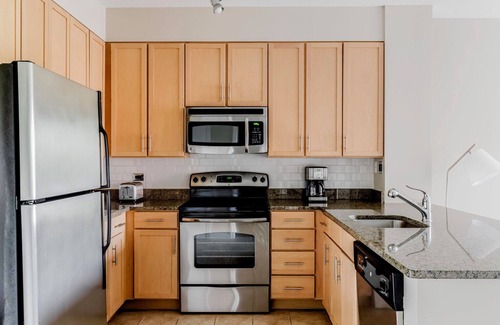 Mount Vernon Square Apartment | Welcoming Mt Vernon Studio w/Gym & Roof Pool, nr Uni, by Blueground