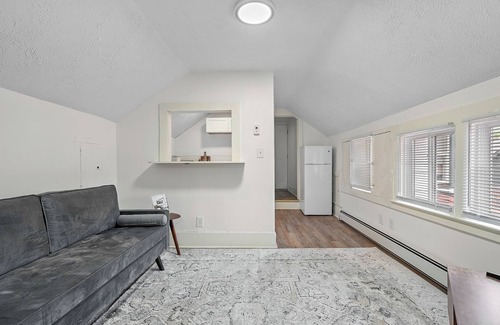 Battle Creek Apartment | Welcoming Studio Apartment Just Steps Away From Historic Downtown Battle Creek