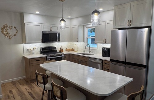 Clear Lake House | Welcoming Updated 2-bedroom House close to downtown Clear Lake and City beach!