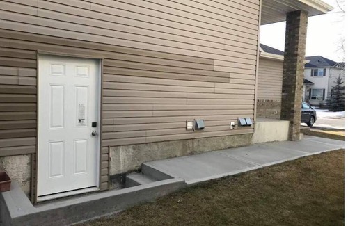 Southwest Calgary Apartment | Welcoming Walkout Basement 2-bedroom Suite