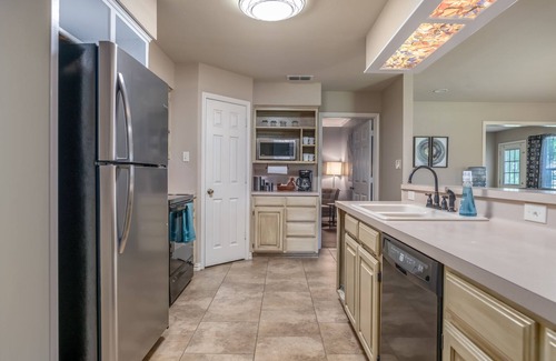 Bullard House | Well Appointed Lake Front Ranch that Sleeps 10