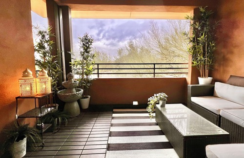 North Scottsdale Condo | WELL DRESSED GRAYHAWK CONDO! QUIET OPEN BRIGHT.Close to all the good stuff!