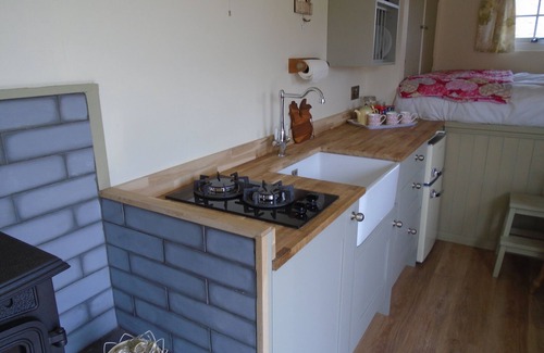 Staveley Cabin | Well equiped shepherds hut ferrensby north yorkshire with hot tub & sauna barrel