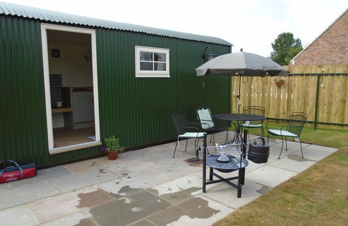 Staveley Cabin | Well equiped shepherds hut ferrensby north yorkshire with hot tub & sauna barrel