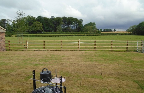 Staveley Cabin | Well equiped shepherds hut ferrensby north yorkshire with hot tub & sauna barrel