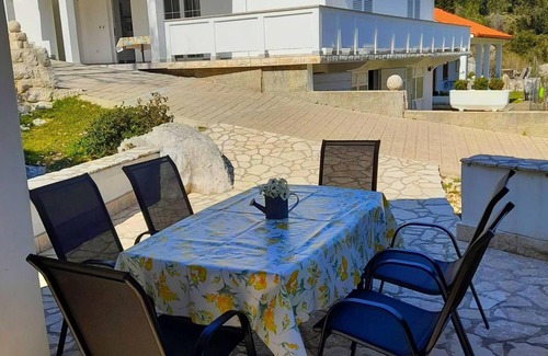Suha Punta Apartment | Well-equipped apartment in the forest, just 700 metres from the beach by walking
