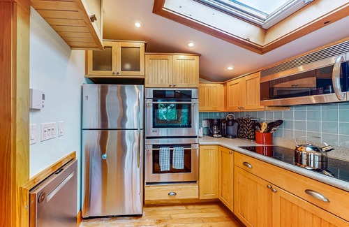 Port Clyde Cottage | Well-equipped cottage with modern touches, WiFi, gas grill, & beautiful views